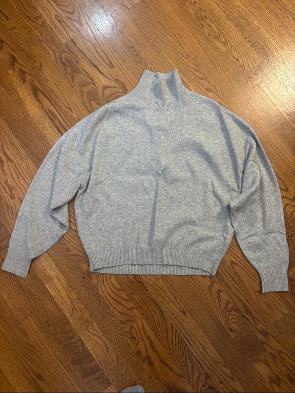 Abercrombie & Fitch Heather Light Gray Cropped Turtleneck Sweater